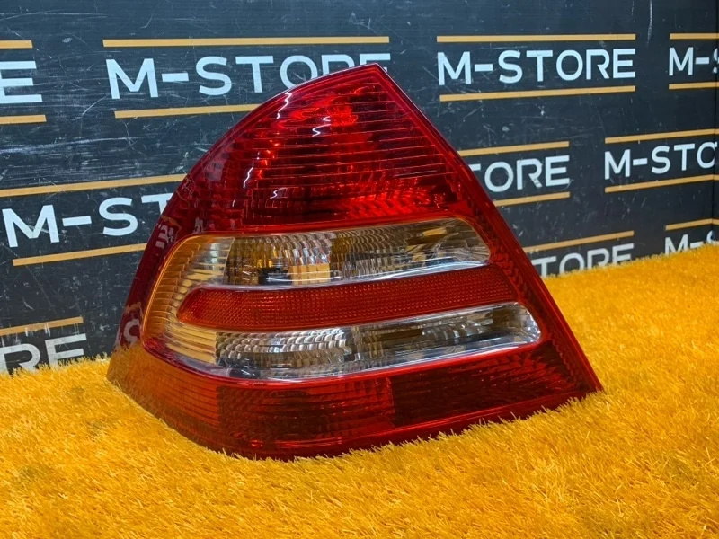 Фонарь задний Mercedes-Benz -Class 2006 W203