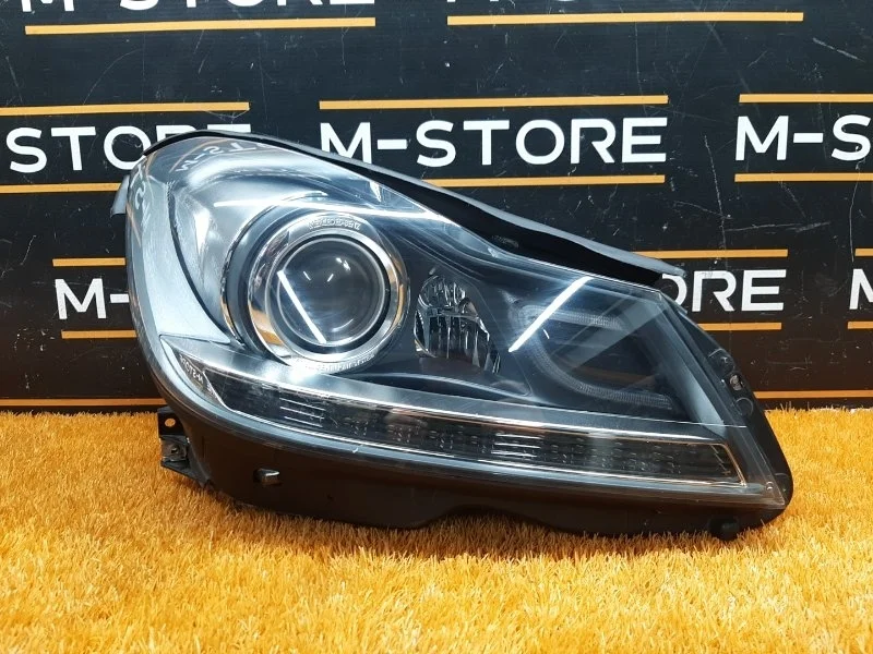 Фара Mercedes-Benz -Class 2013 W204