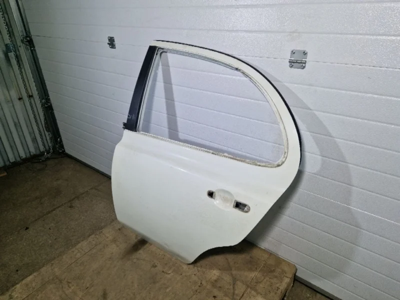 Дверь Nissan Micra K12 2009