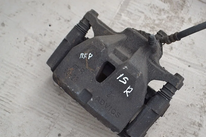 Суппорт передний правый для Lexus IS 250