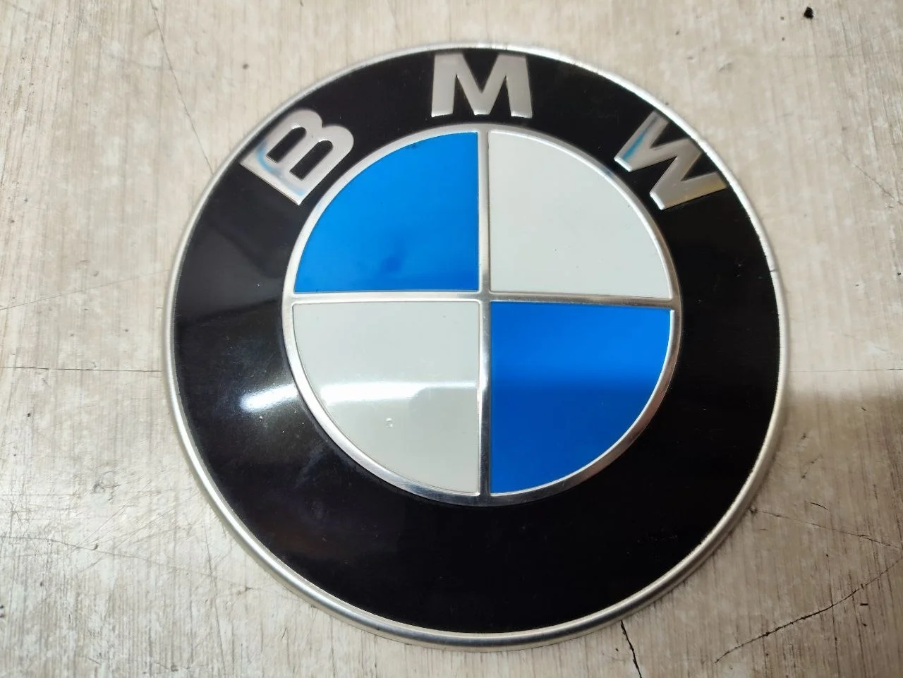 [Б/У] Эмблема BMW 1 E87/E81, 5 F10/F11, GT F07 [Код: 00344373 ]