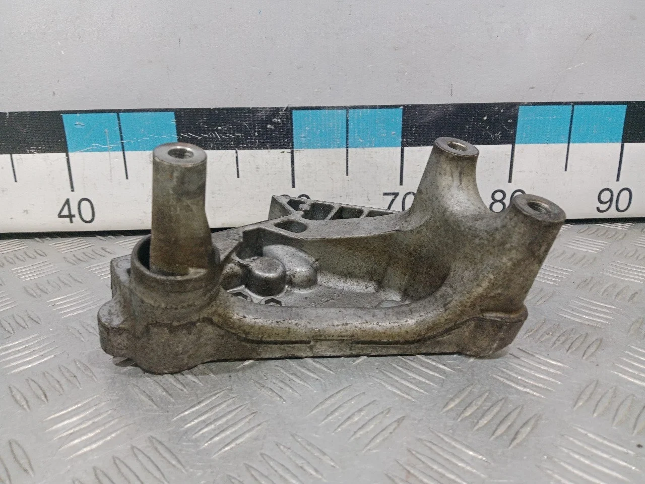 [Б/У] Кронштейн двигателя передний Audi VW Skoda [Код: 00567468 ]