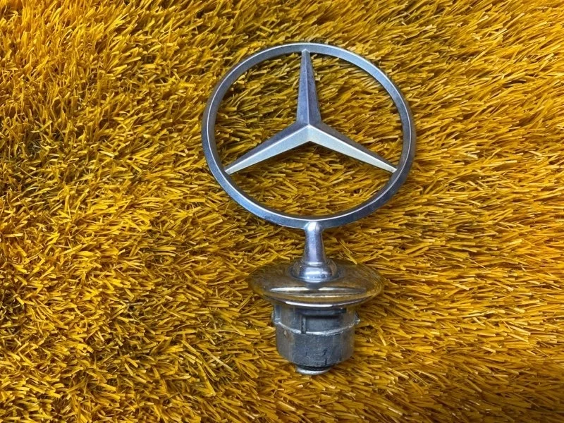 Эмблема на капот Mercedes-Benz -class 2012 W212
