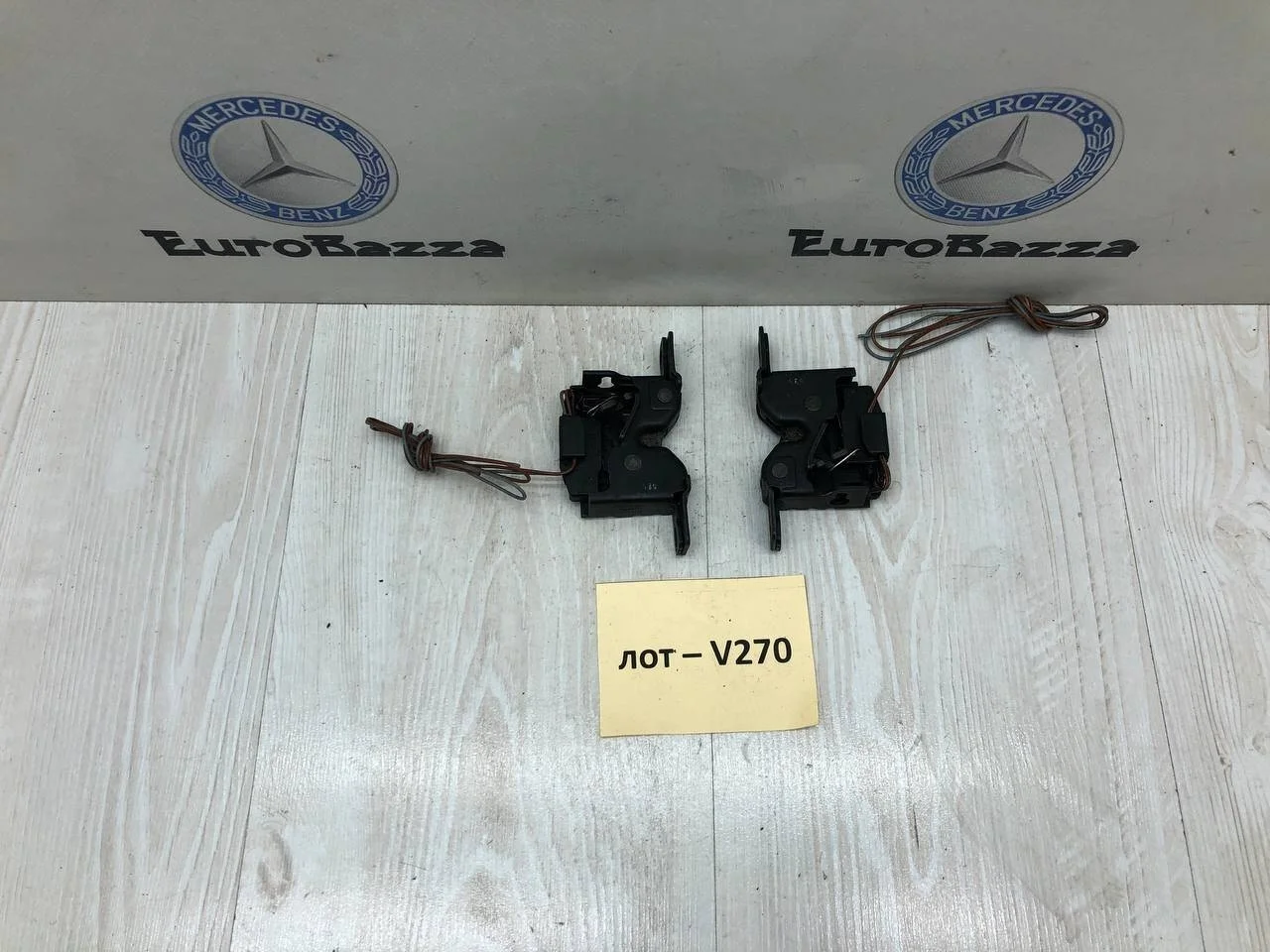 Фиксаторы капота  Mercedes R230