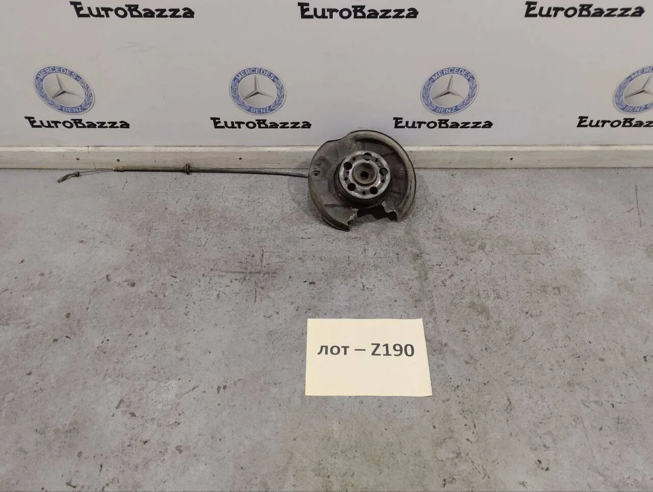 Кулак задний левый Mercedes W201