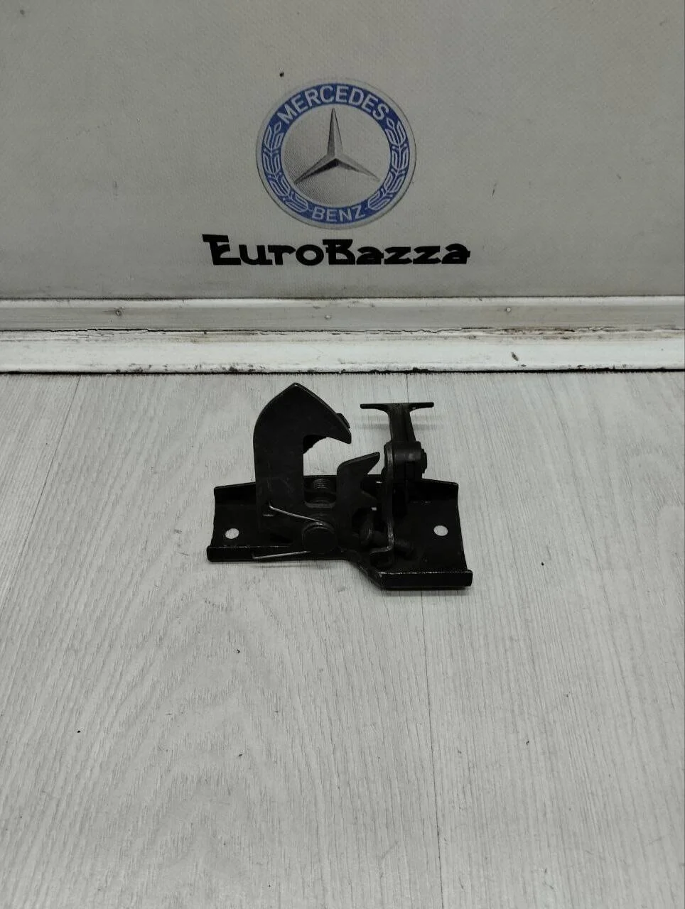 Замок капота Mercedes W211
