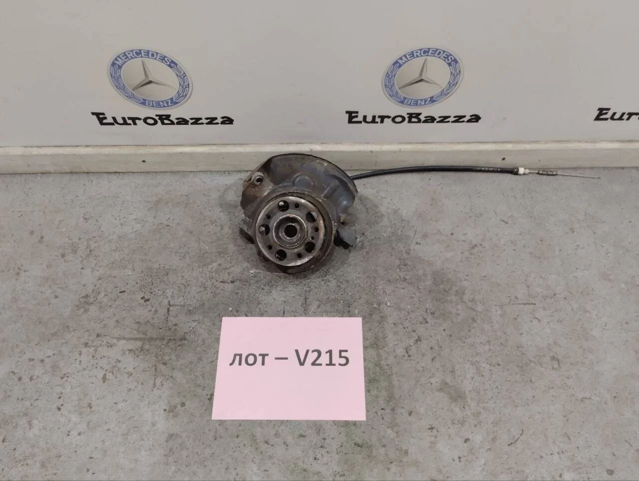 Кулак задний левый Mercedes R171