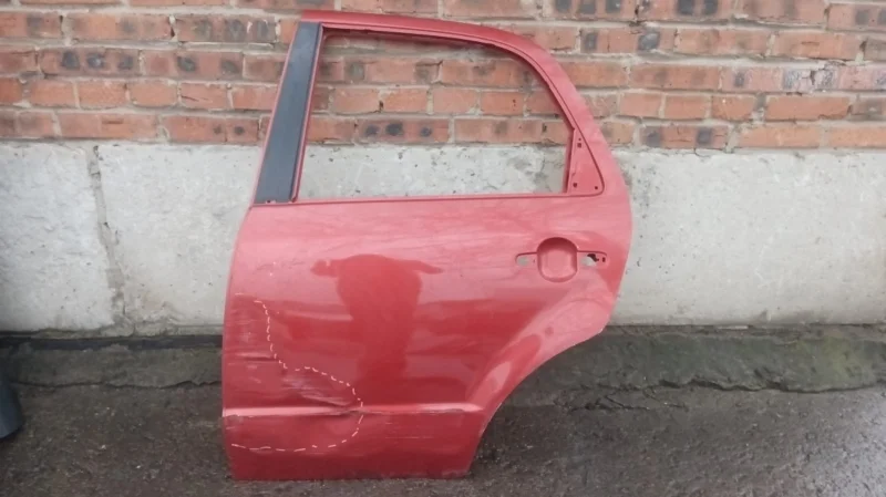 Дверь задняя левая Suzuki Sx4 YA
