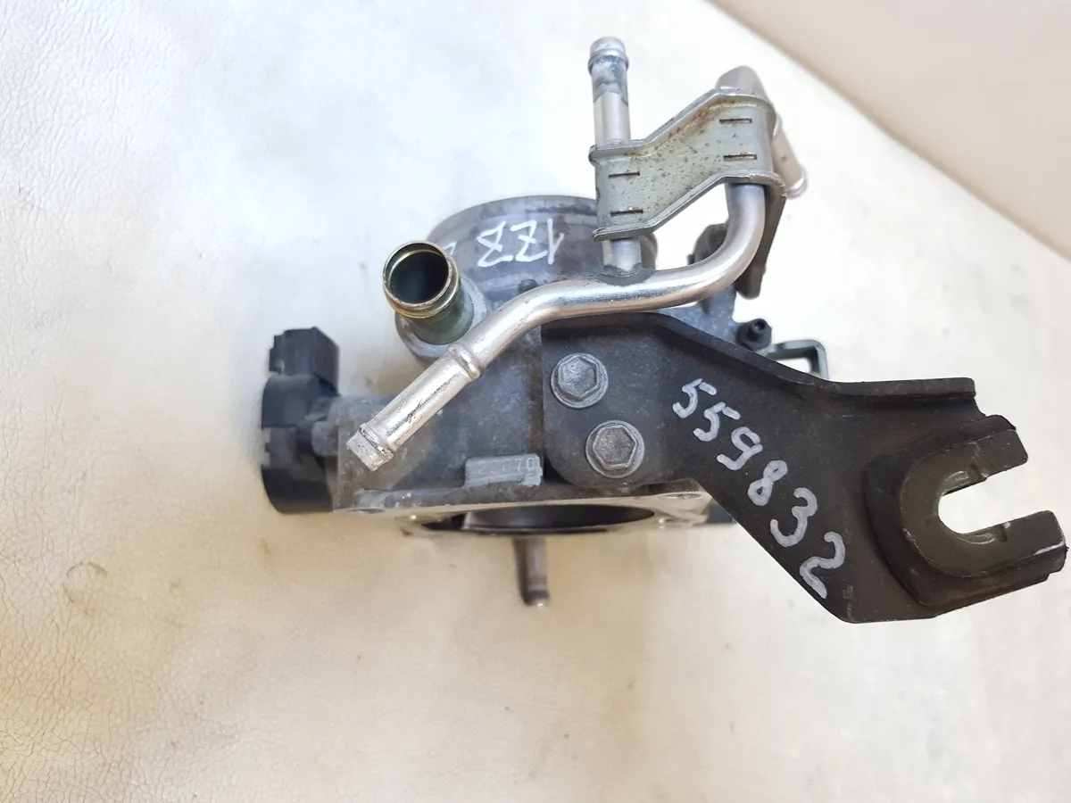 дроссельная заслонка TOYOTA CELICA 7, T230 ZZT230   ТОЙОТА   СЕЛИКА   ЦЕЛИКА    2221022070 1999-2006 (контрактная запчасть)