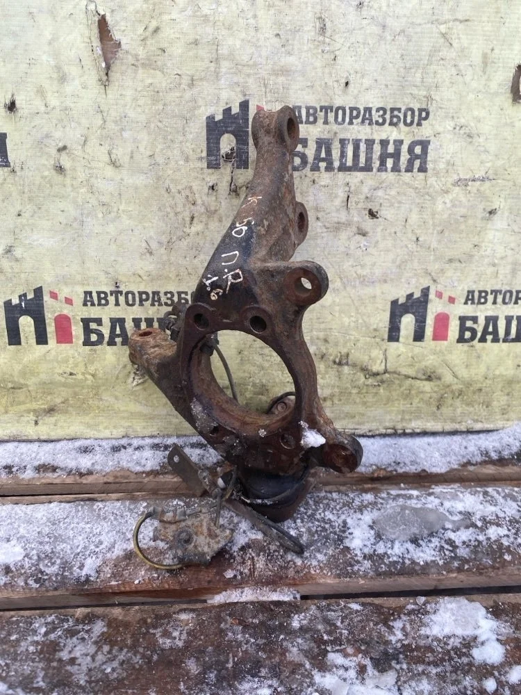 Кулак поворотный Toyota Corolla ZRE150
