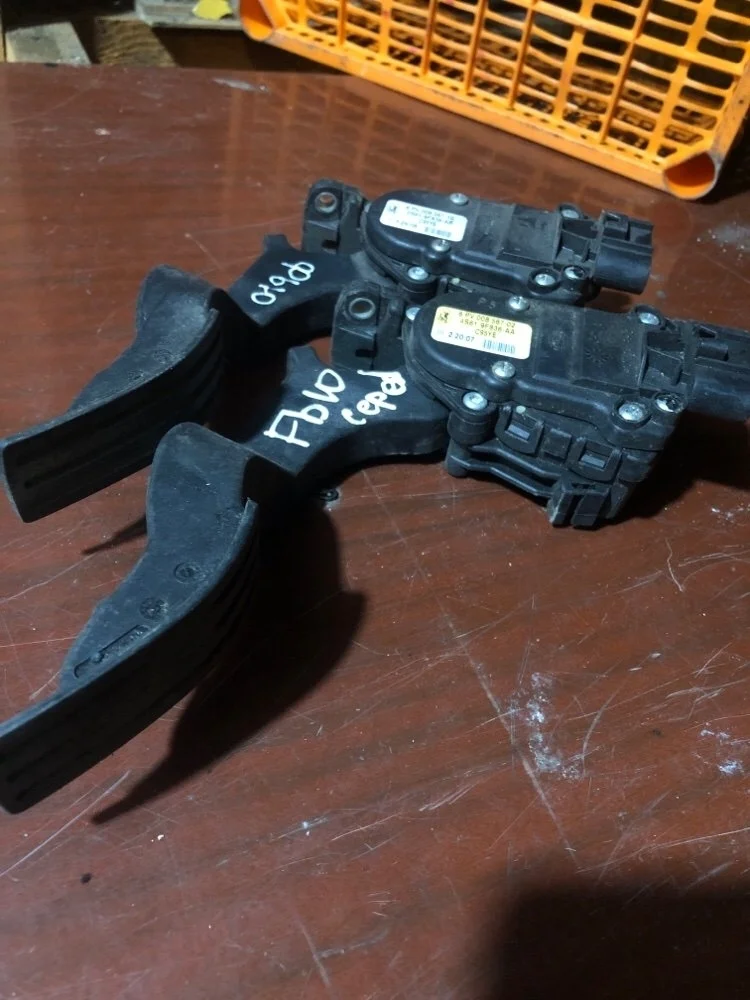 Педаль газа Ford Fusion 2008 1530737