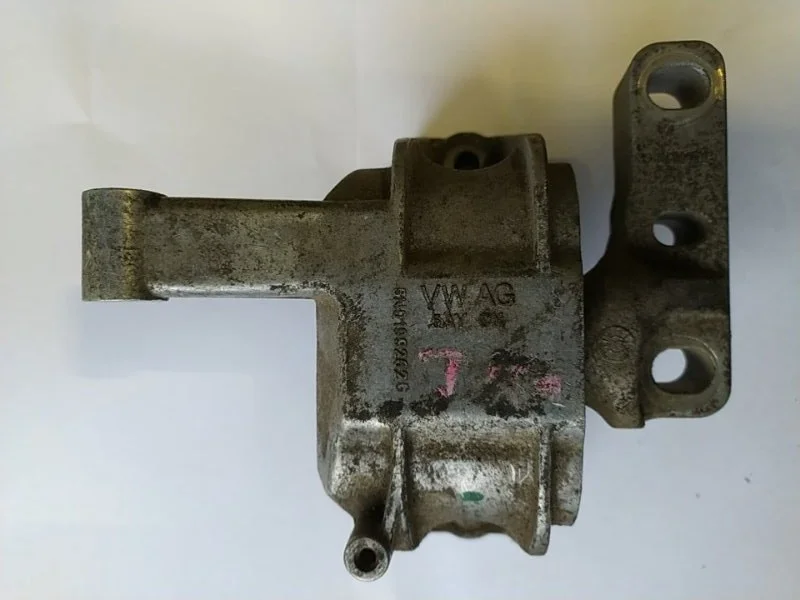 Опора двс Volkswagen Tiguan 2010 5N1