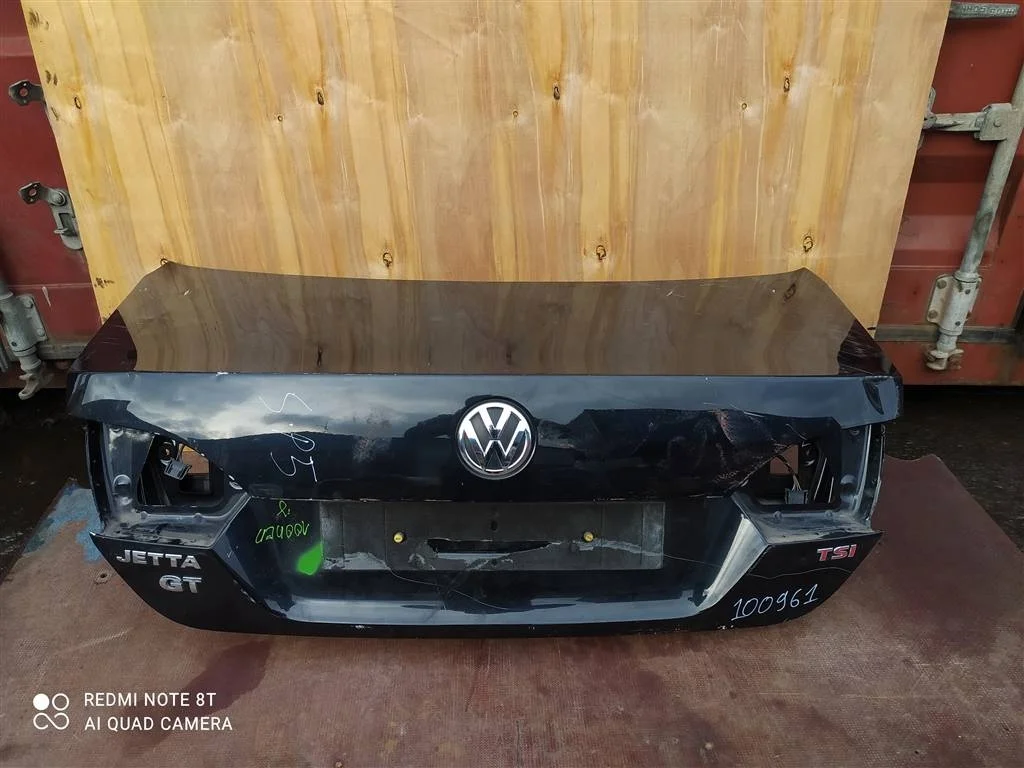 Крышка багажника VW Jetta 6 2011-2014 5C6827025A