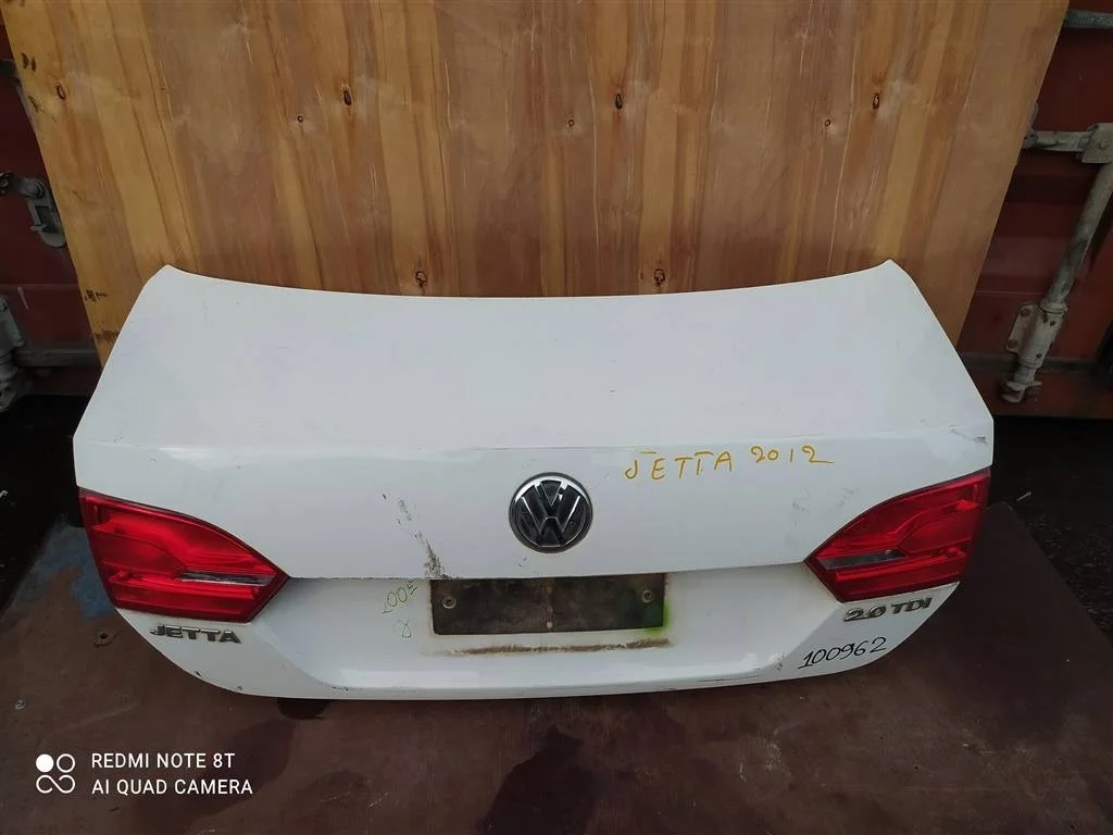 Крышка багажника VW Jetta 6 2011-2014 5C6827025A