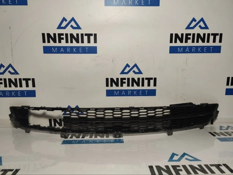 Решетка бампера нижняя передняя Infiniti M37 Y51