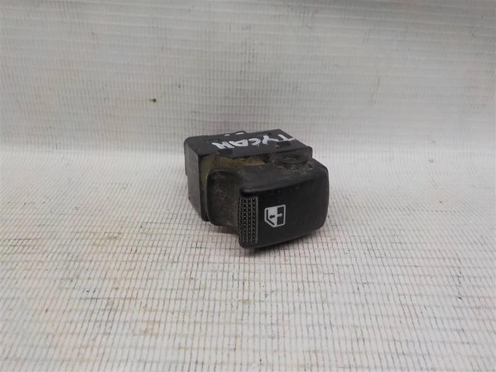 Кнопка стеклоподъемника Hyundai Tucson I (2004—2015)