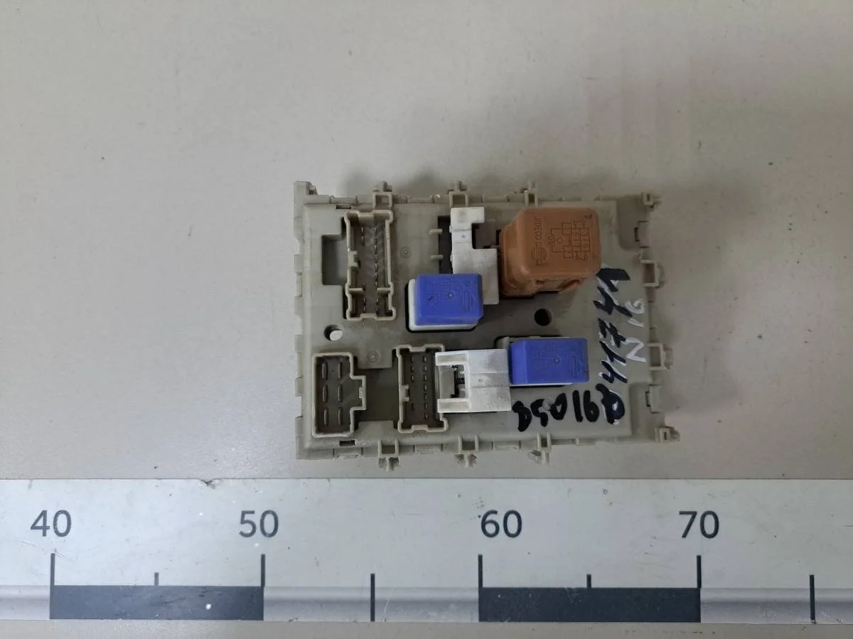 Блок предохранителей Nissan Almera N16 2000-2006