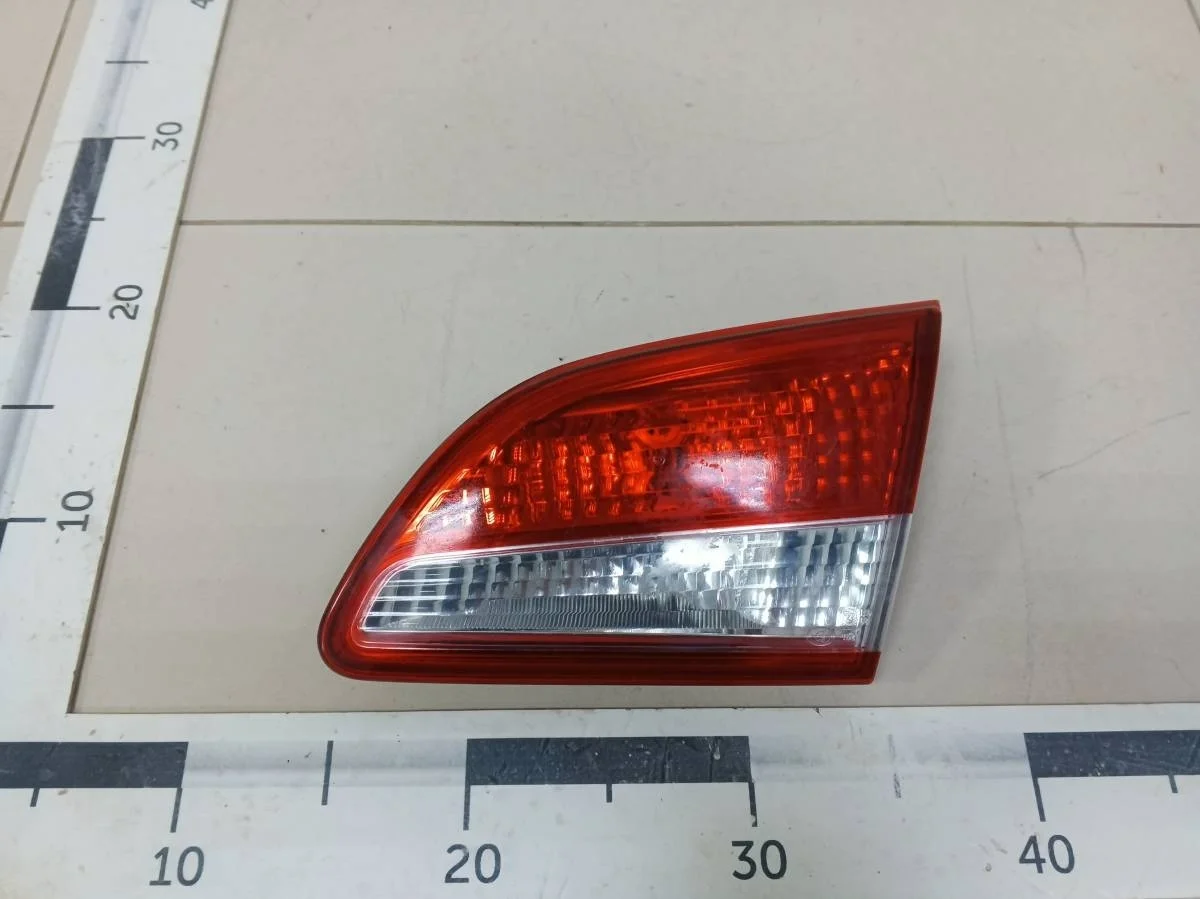 Фонарь задний внутренний правый Nissan Almera 3 G11, G15 2012>
