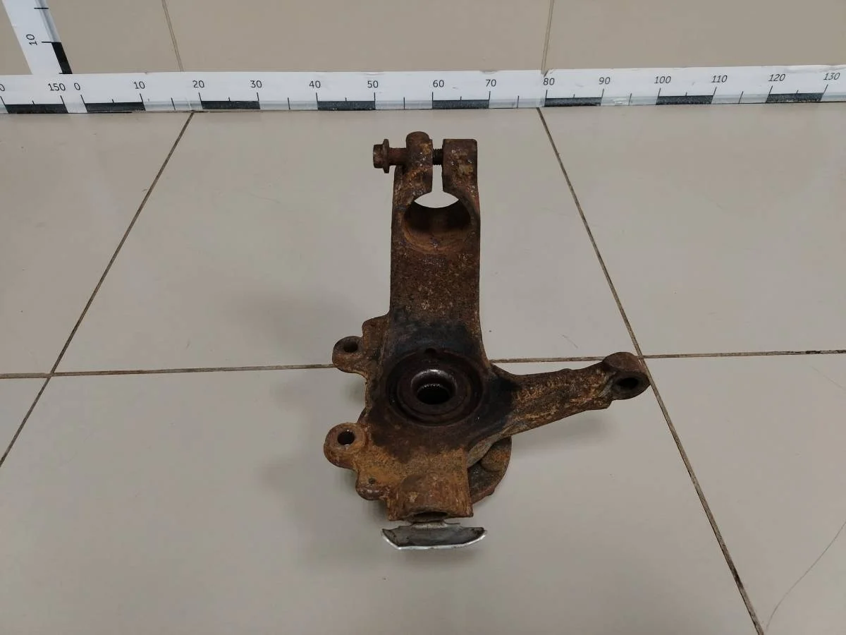 Кулак поворотный передний правый Ford Focus 2 DB 2008-2011