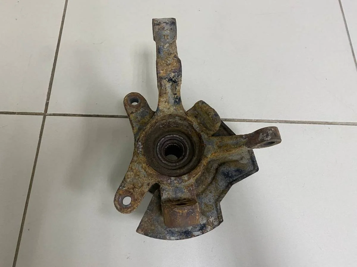 Кулак поворотный передний правый Chevrolet Aveo T250 2005-2011