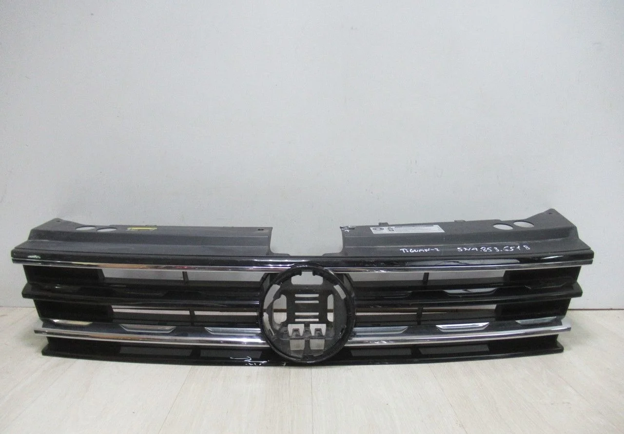 Решетка радиатора Volkswagen Tiguan 2 (16>) oem 5na853651b (трещины) (скл-3)