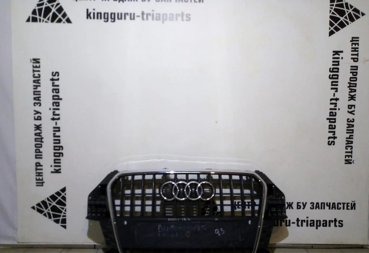 Решетка радиатора Audi Q3 до рестайлинг oem 8U0853651H (скл-3)