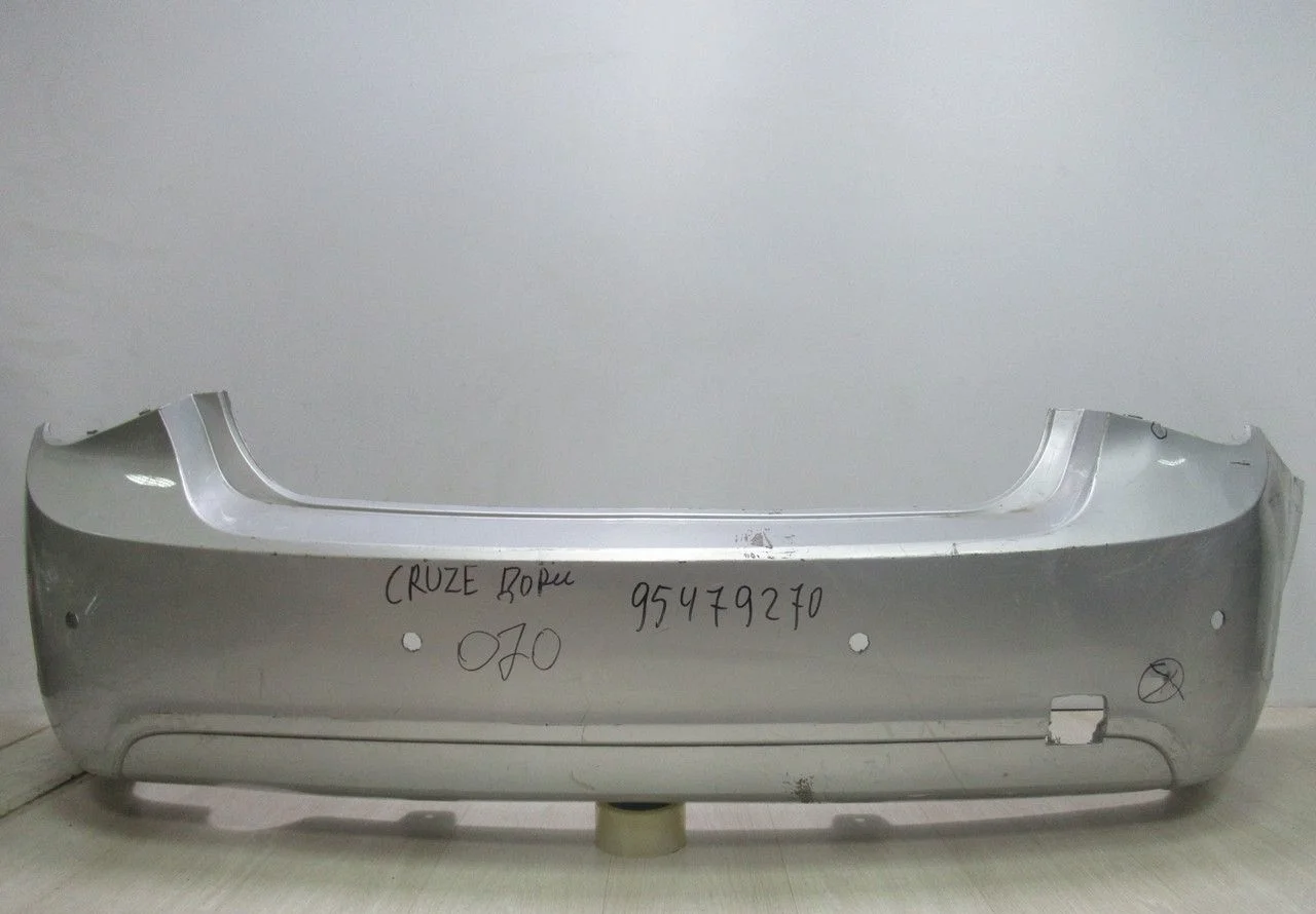 Бампер задний Chevrolet Cruze до рестайлинг  OEM 95479270 (вмятины) (мал.трещ) (скл-3)