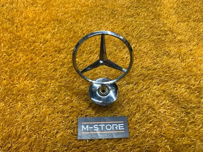 Эмблема на капот Mercedes-Benz -Class 2009 W204