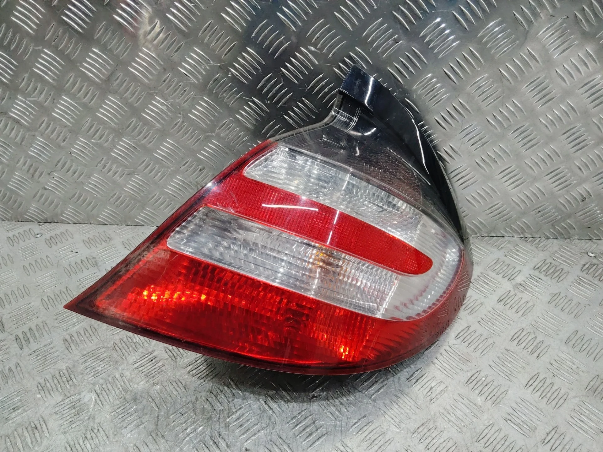 фонарь задний правый Mercedes-Benz C W203 [рестайлинг]
