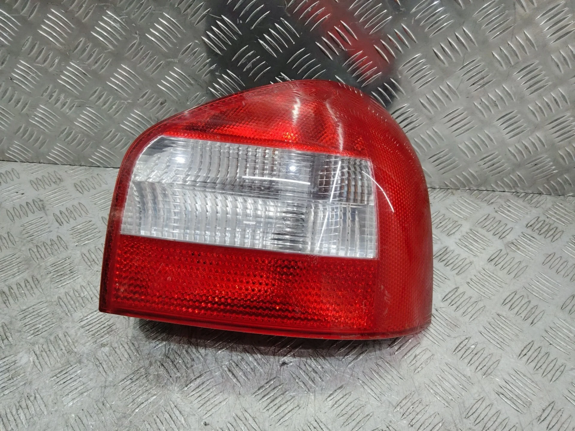 фонарь задний правый Audi A3 8L [рестайлинг]