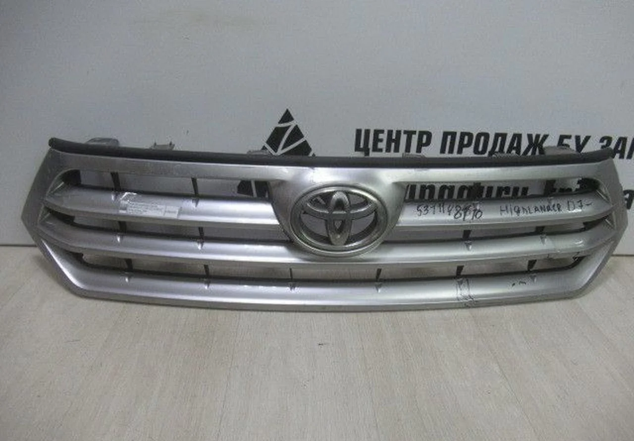 Решетка радиатора Toyota Highlander 2 oem 5311148110 (Скл-3)