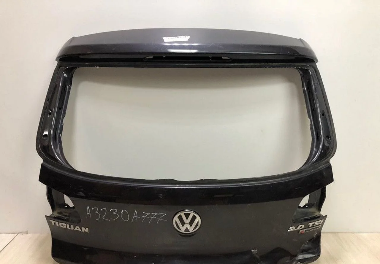 Крышка багажника Volkswagen  Tiguan 1 oem 5N0827025G (вмятина)   (скл-3)