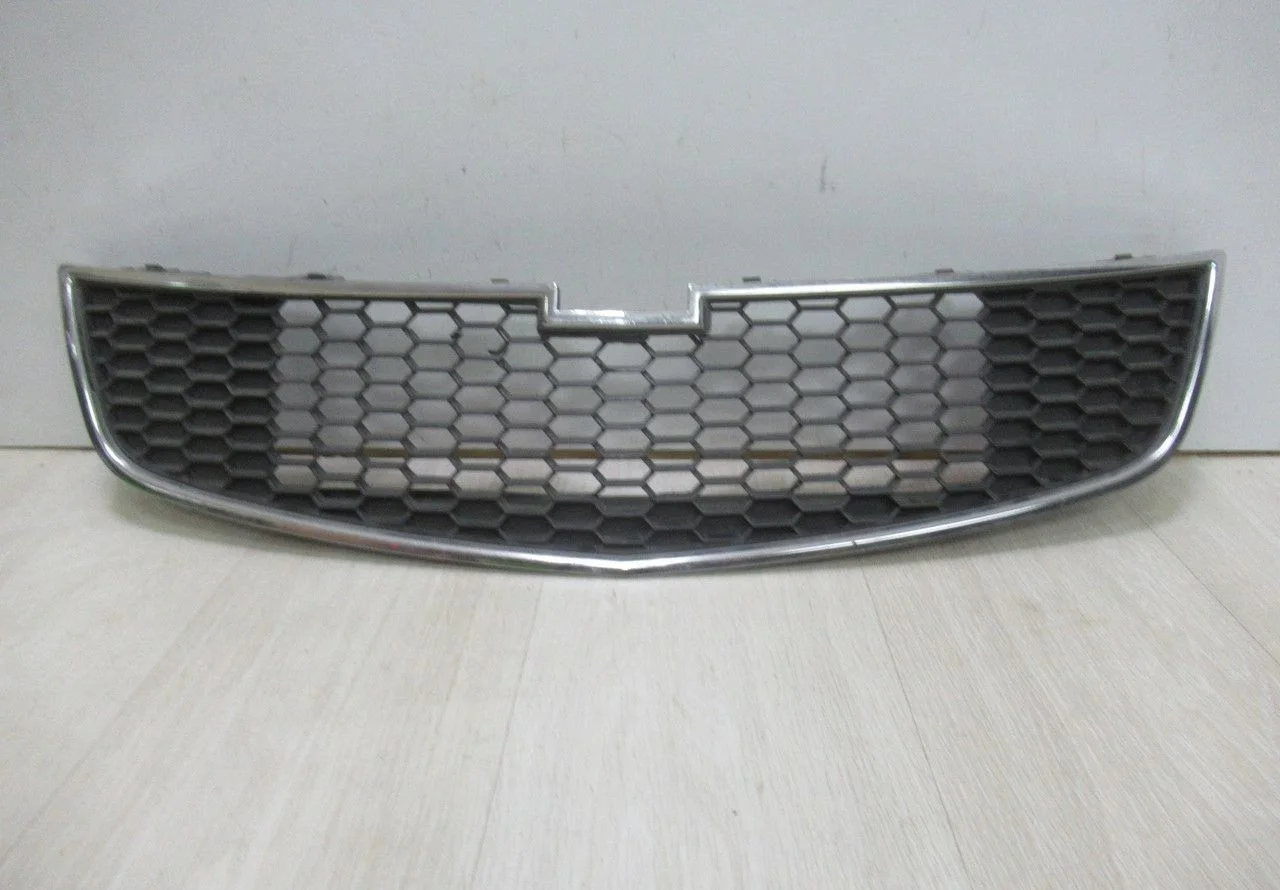 Решетка радиатора нижняя Chevrolet Cruze (09-12) oem 96832937 (скл-3)