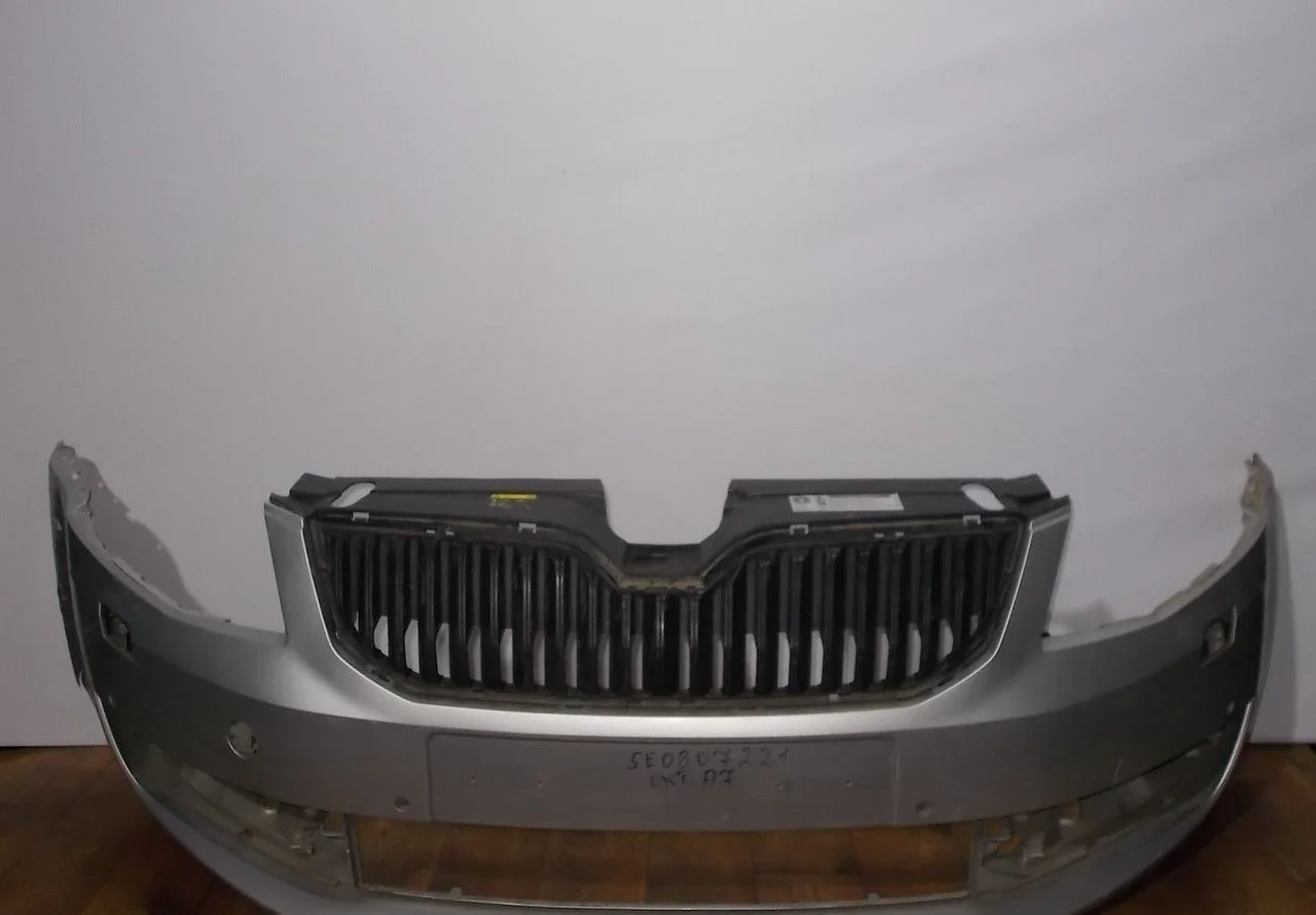 Бампер передний бу Skoda Octavia A7 OEM 5E0807221 (скл-3)