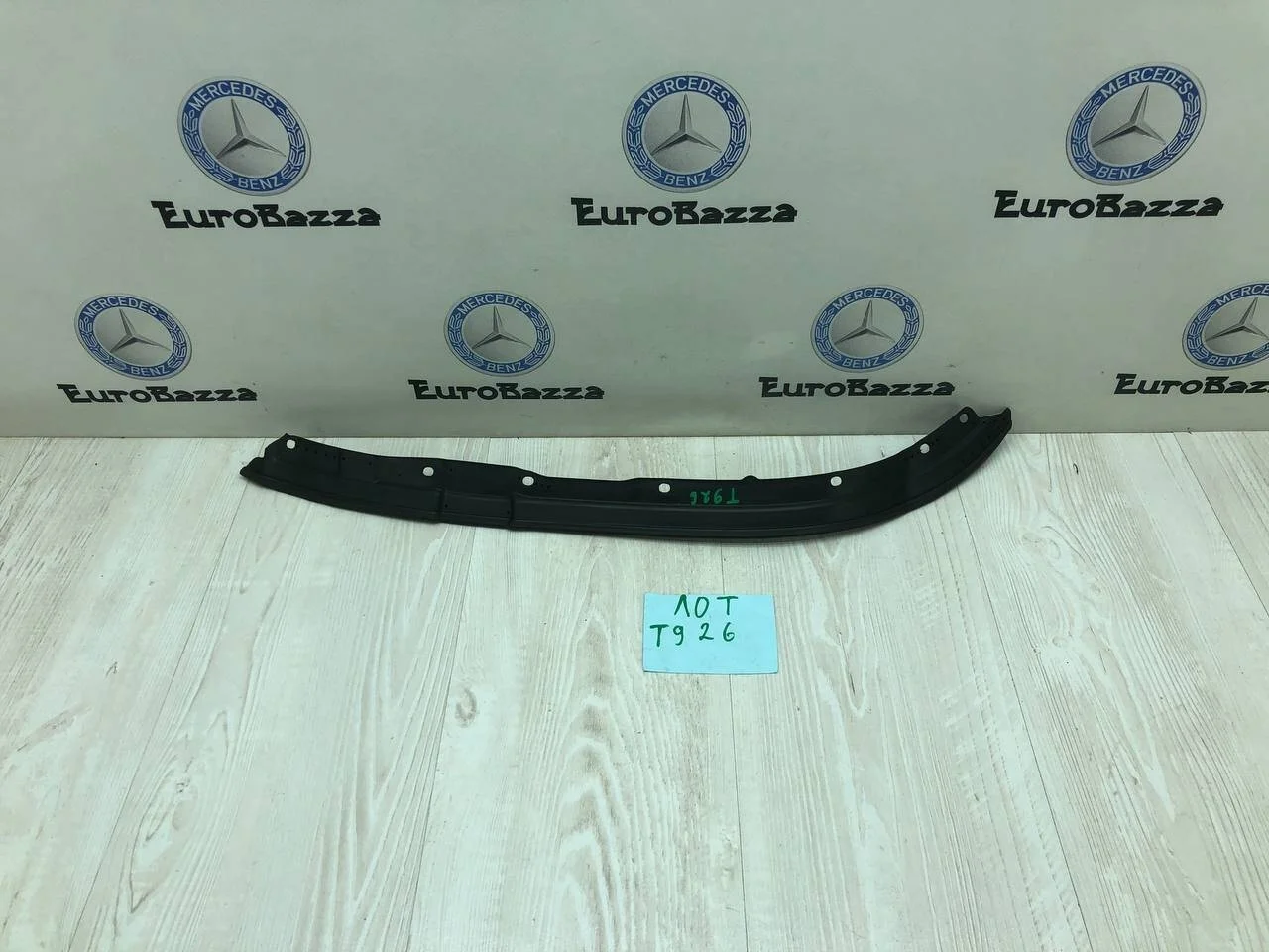 Передний уплотнитель правой двери Mercedes W203
