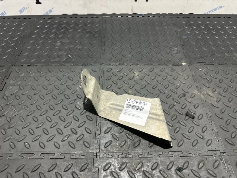 Кронштейн Bmw 51757213677 F25 N55B30A, левый