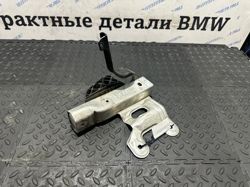 Кронштейн радиатора Bmw М235I 51118051190 F22 N55B30A, передний правый