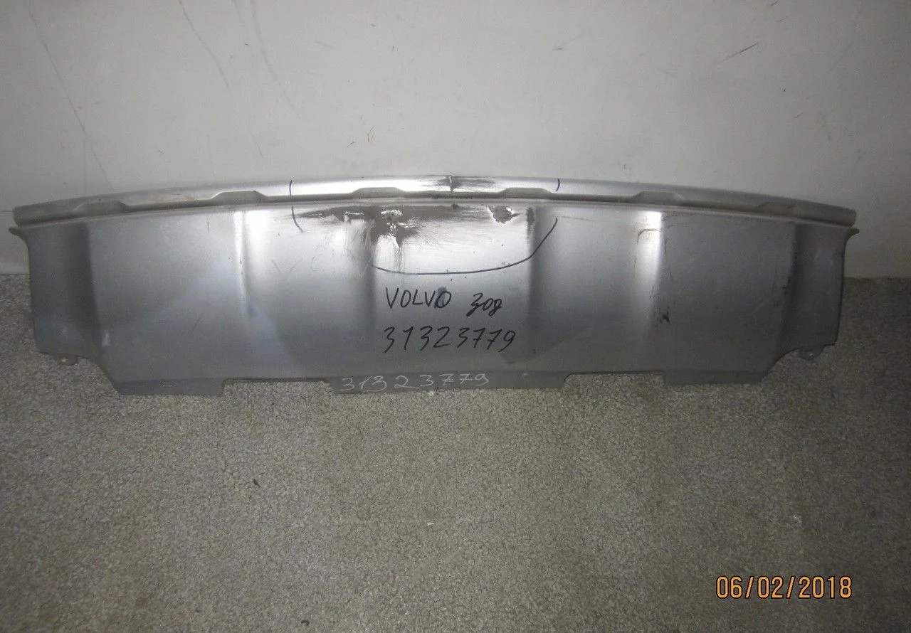 Спойлер заднего бампера Volvo XC60 (08>) вмятина oem 31323779 (скл-3)