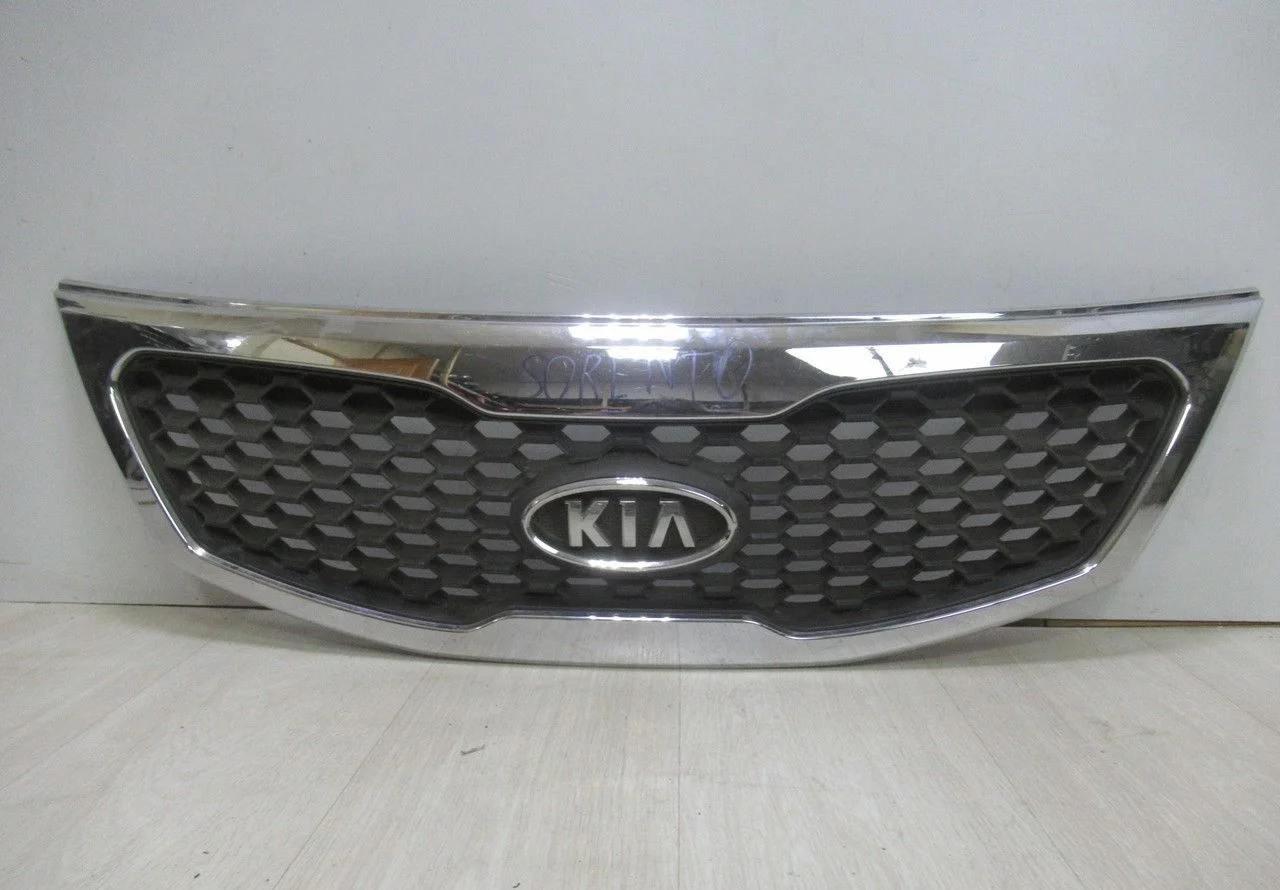 Решетка радиатора Kia Sorento 2 XM (09-12) oem 863502P000 (трещина) (Скл-3)