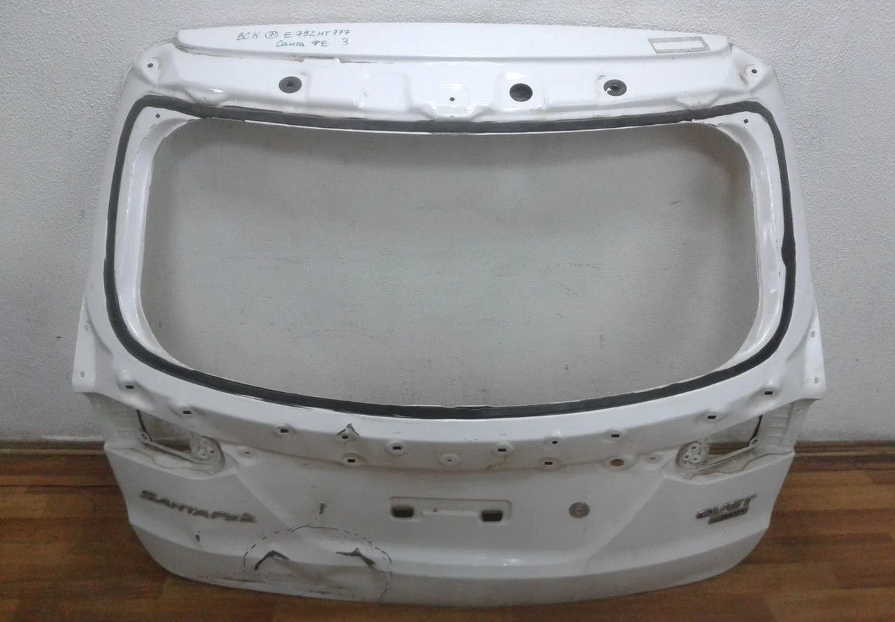 Крышка багажника Hyundai Santa Fe 3 oem 737002W520 (вмятина) (скл-3)
