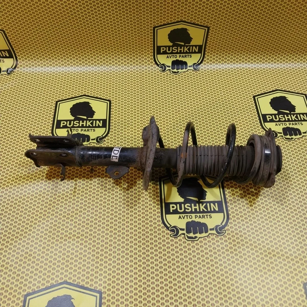 Амортизатор подвески Nissan Juke 2011 F15