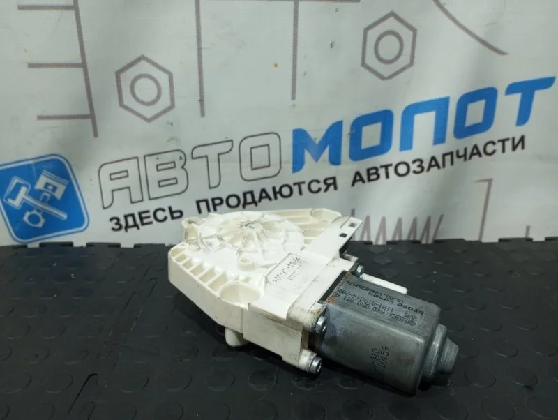Моторчик стеклоподъемника задний левый Audi Q5 8R