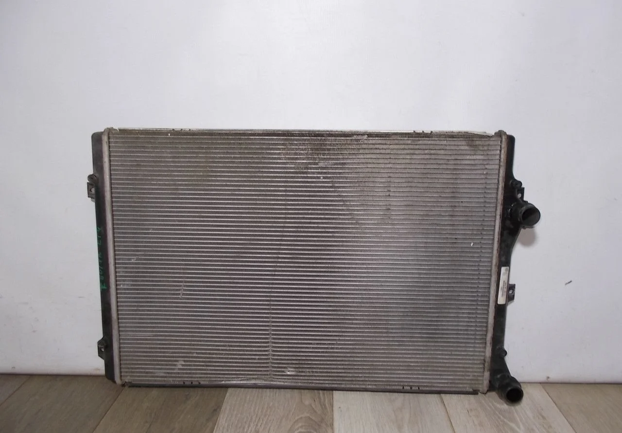 Радиатор охлаждения бу Skoda Octavia A5 OEM 5K0121251J