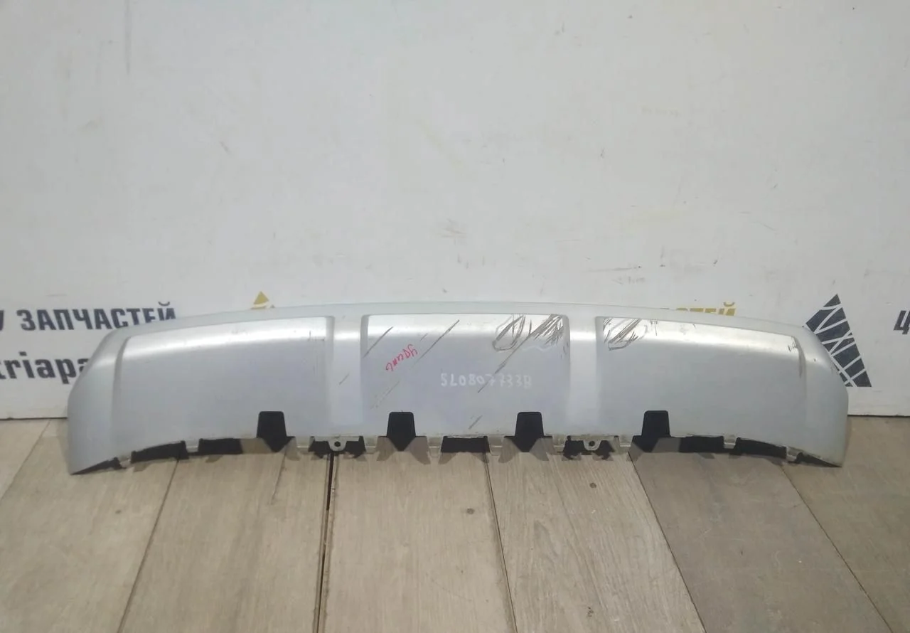 Накладка переднего бампера бу Skoda Yeti OEM 5L0807733A