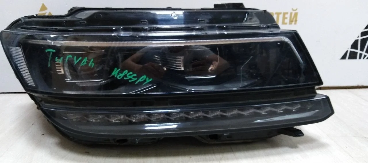 Фара правая LED Volkswagen Tiguan 2 16-20 oem 5NB941082A