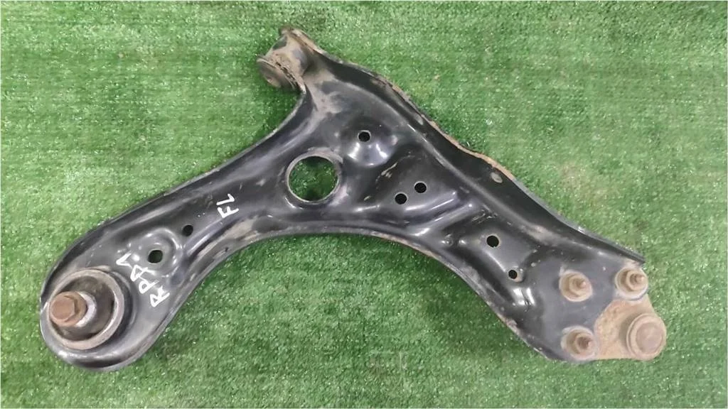 Б.у. рычаг SKODA RAPID NH SKODA RAPID NH