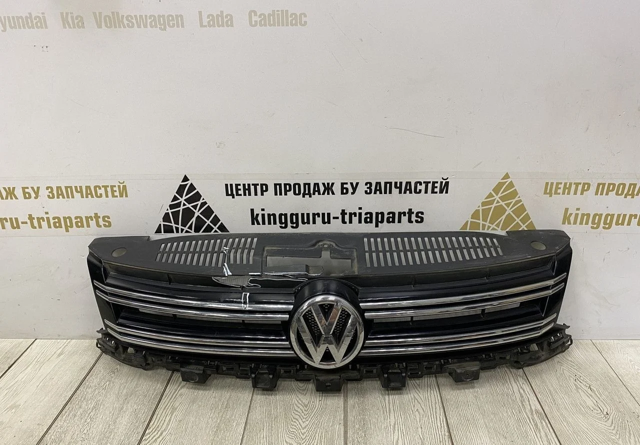 Решетка радиатора Volkswagen Tiguan 1 рестайлинг OEM 5N0853653E