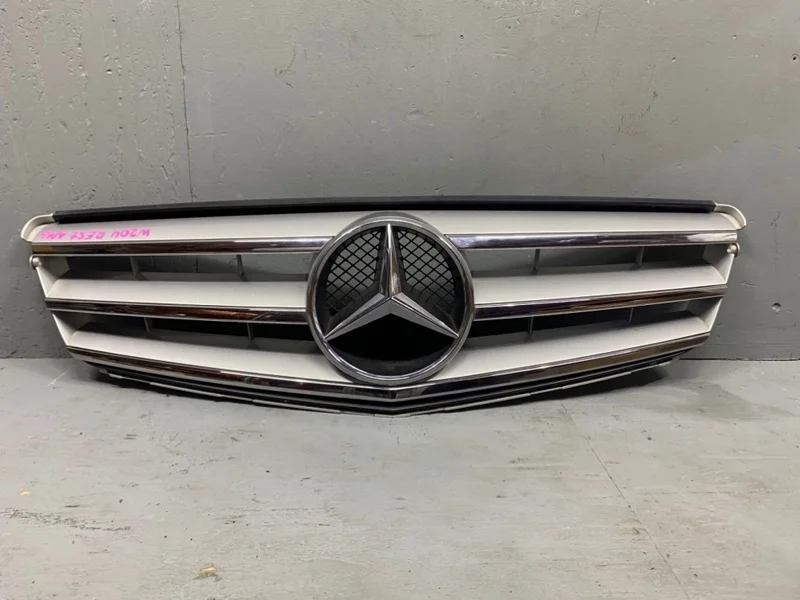 Решетка радиатора Mercedes W204