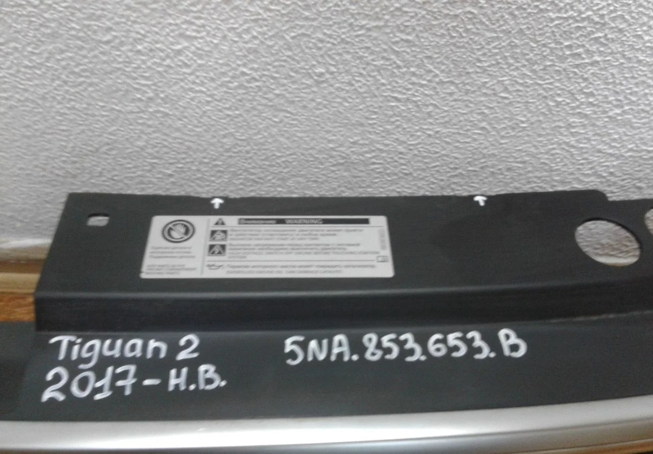 Решетка радиатора Volkswagen Tiguan 2 (17>) oem 5NA853653B