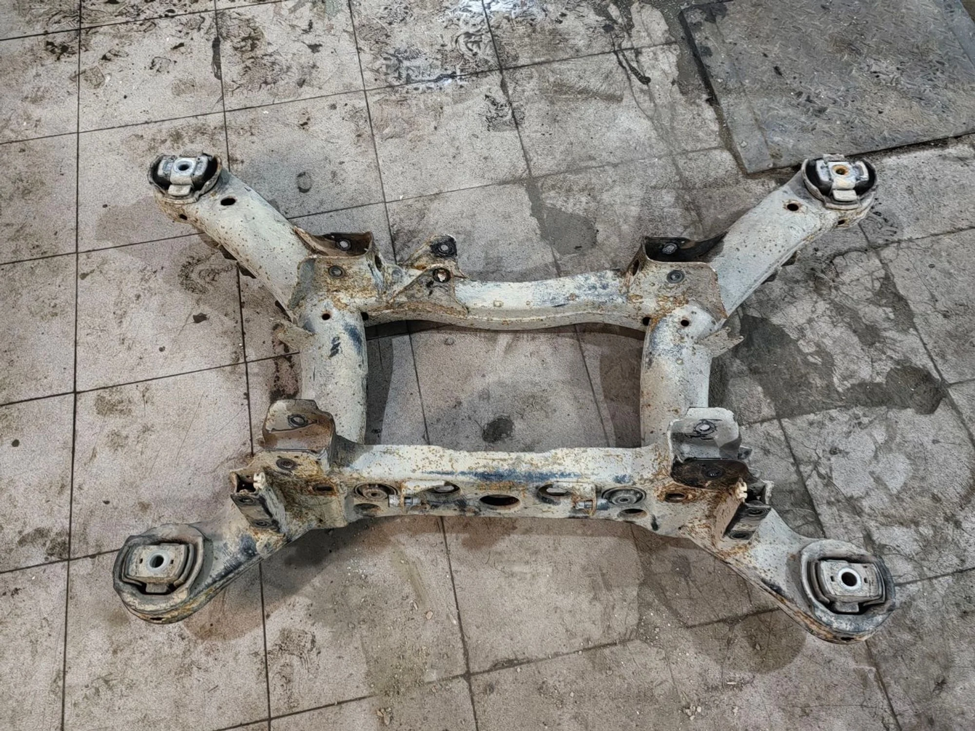 Подрамник задний Mercedes-Benz M-Класс, W164